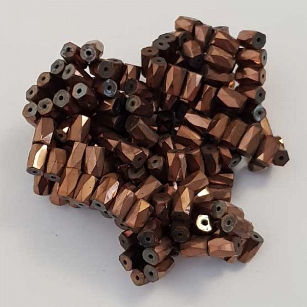 10 Perles H&eacute;matite Magn&eacute;tiques Cylindre Facett&eacute; 6 x 8 mm N&deg;03