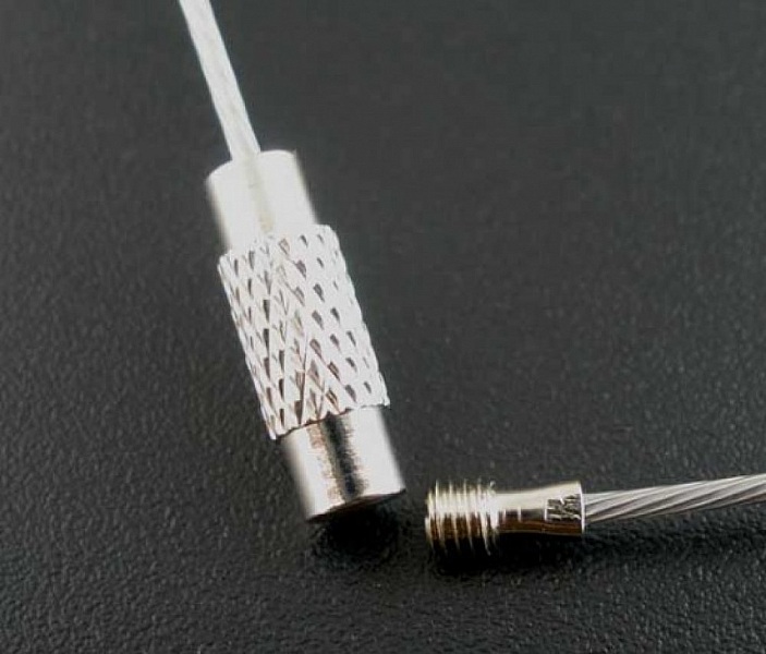 1 halskjede stiv kablet tr&aring;d gr&aring; skruel&aring;s N&deg;01