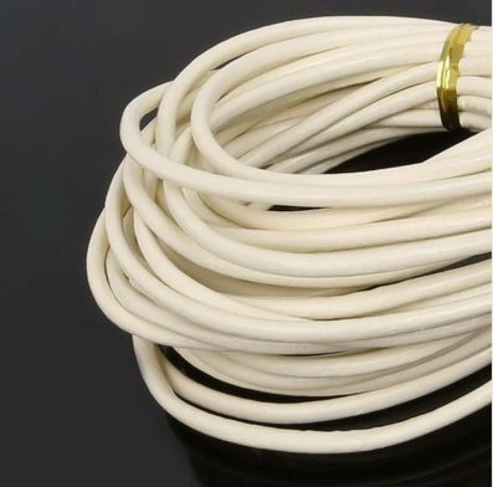 1 meter Glatt skinn rundsnor Elfenben 3 mm