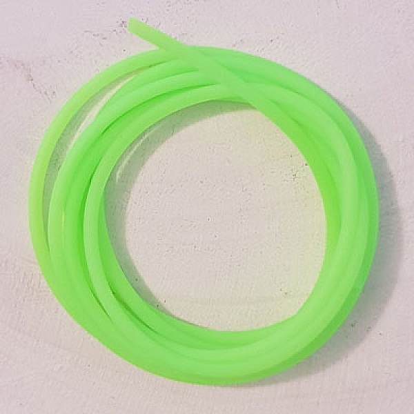1 meter 2 mm hul pvc-snor i fluorescerende gr&oslash;nn.