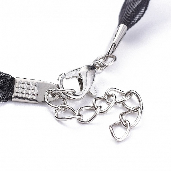 3 halskjeder av organzab&aring;nd og svart vokset snor