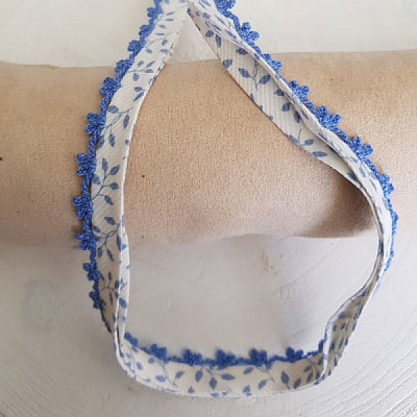 80 cm multiblomst og blonder skr&aring;b&aring;nd N&deg;03