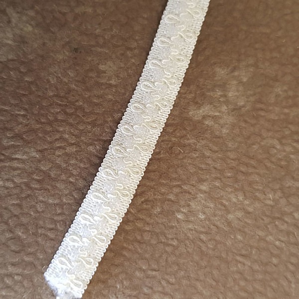Av meteren Fancy hvit elastisk 10 mm.