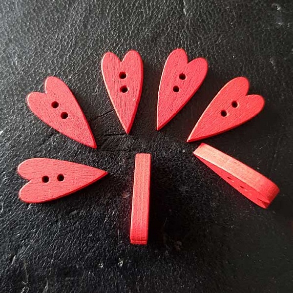 Hjerteknapp i tre r&oslash;d N&deg;02-06