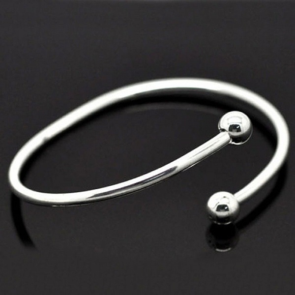 Europeisk stivt armb&aring;nd