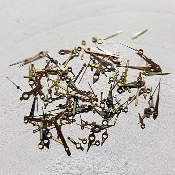 Clock Needle Charm - bronse farge charm - steampunk