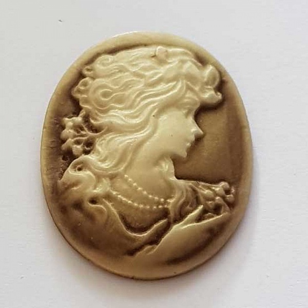 Breloque Cam&eacute;e femme N&deg;08 ovale en r&eacute;sine