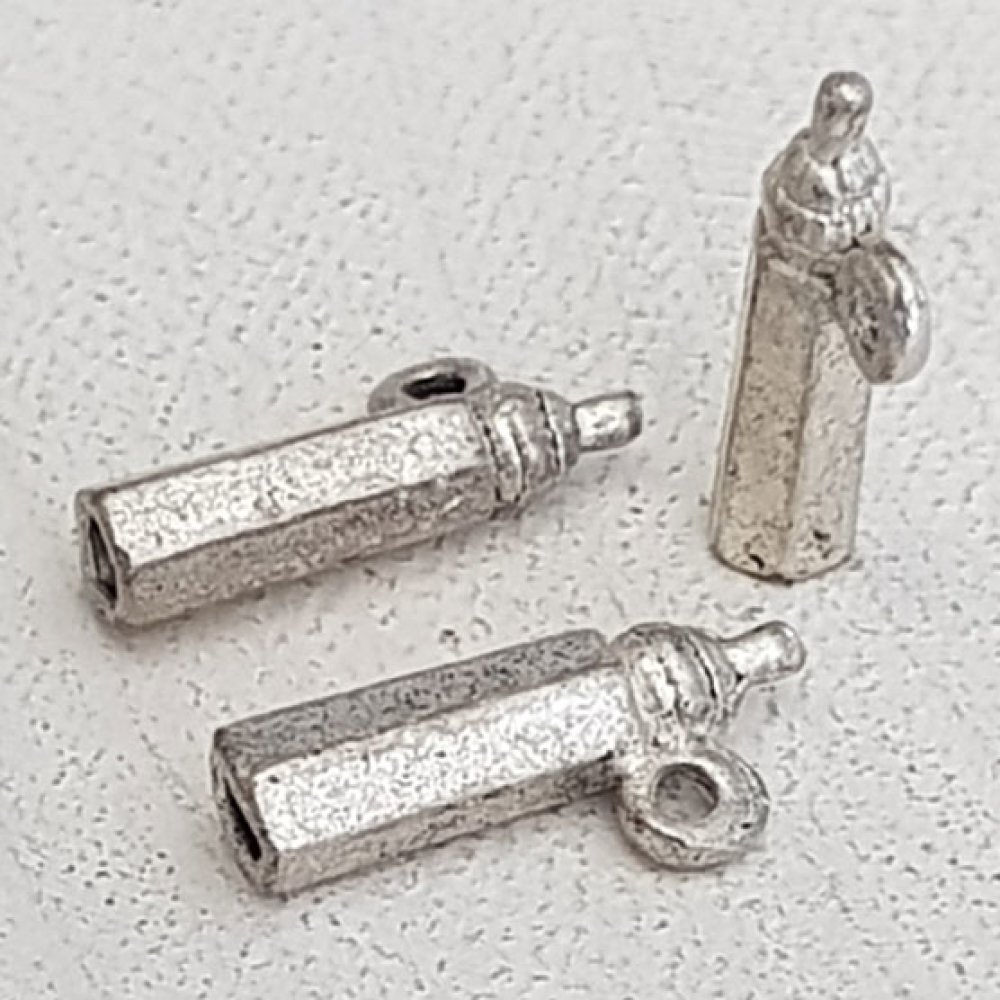 Baby flaske charm N°66