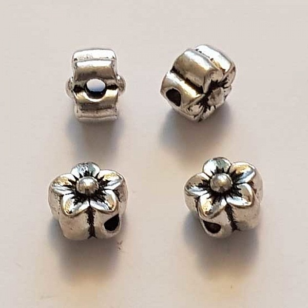 Breloque Fleur M&eacute;tal N&deg;136 Argent