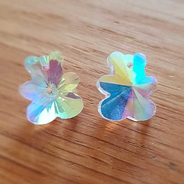 Bj&oslash;rn anheng laget av fasettert glass N&deg;03-01