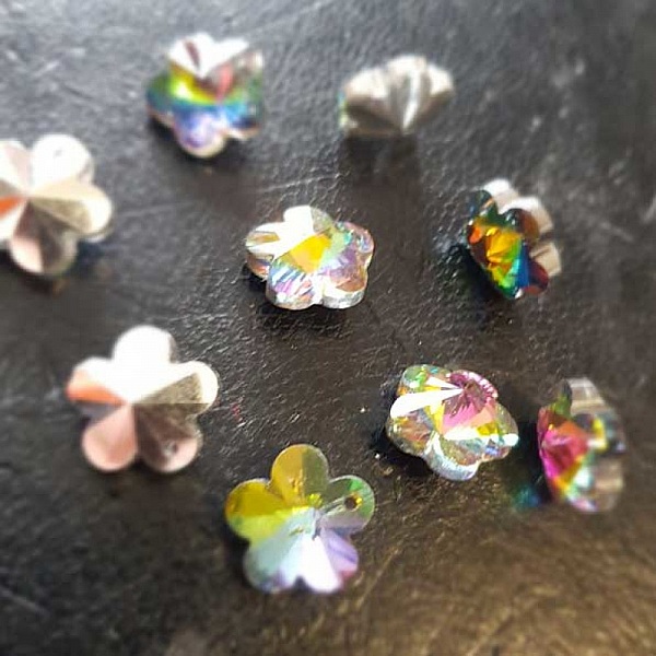 Blomsteranheng laget av fasettert glass N&deg;04-02