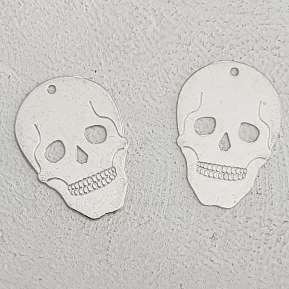 Hodeskalle og korslagte bein amulett N°09