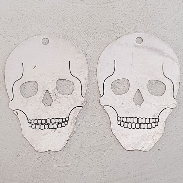 Hodeskalle og korslagte bein amulett nr. 10