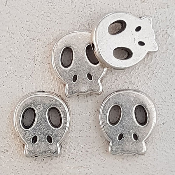 Amulett med hodeskalle og bein nr. 11