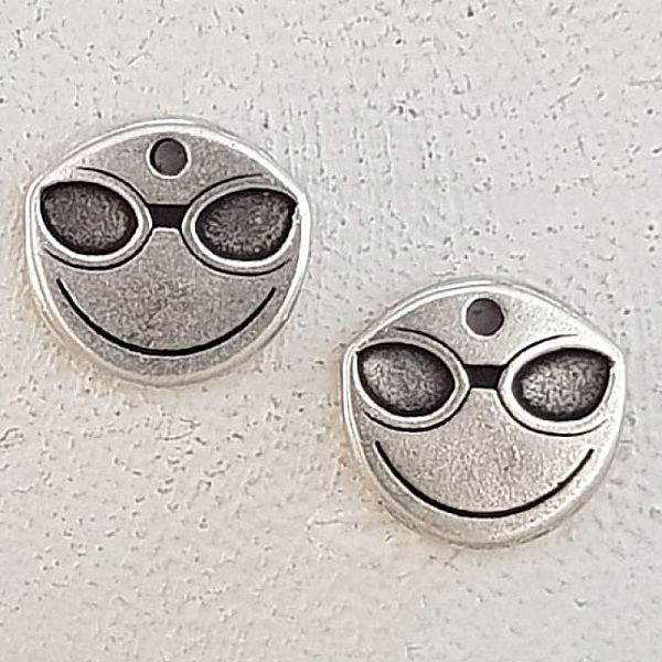 Hodeskalle og korslagte bein amulett nr. 12