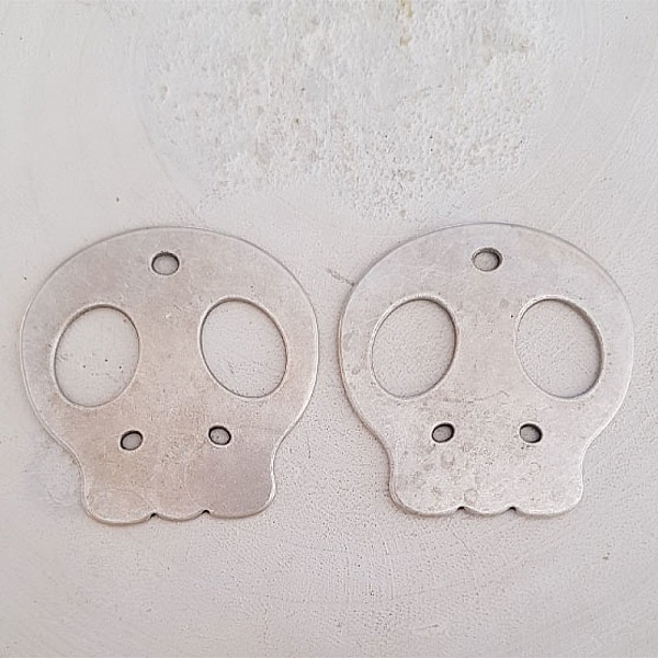 Hodeskalle og korslagte bein amulett nr. 21