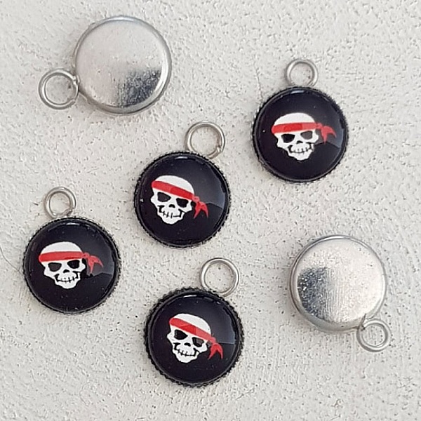 Hodeskalle og korslagte bein amulett nr. 31