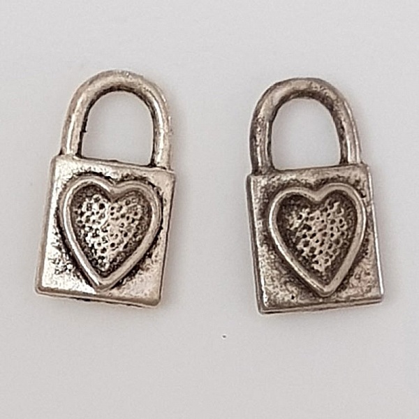 L&aring;s med hengel&aring;s nr. 04