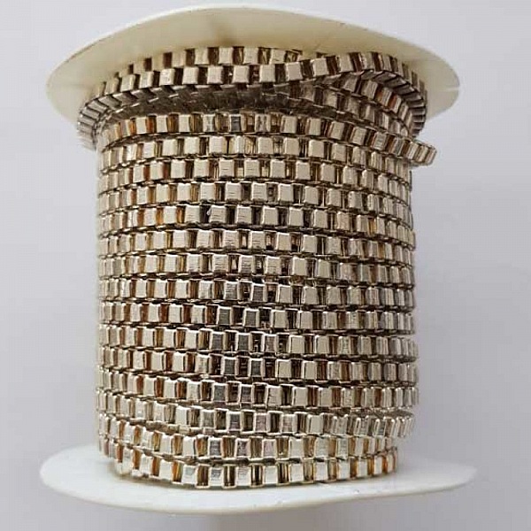 Kjede 4 mm kvadratmasker S&oslash;lv