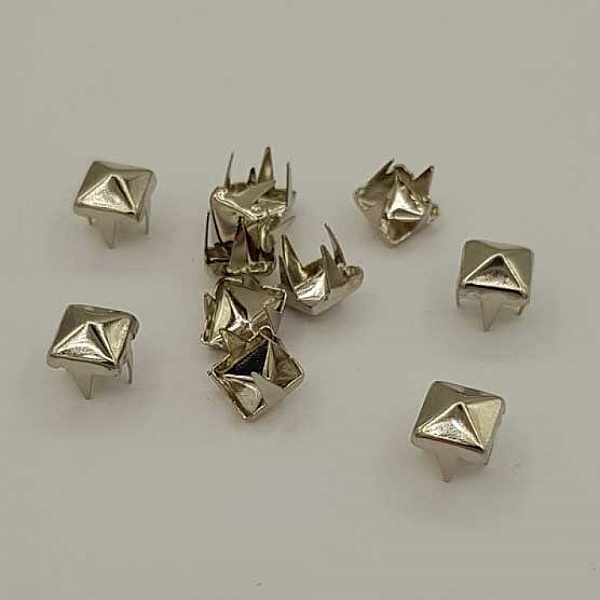 Clous rivet &agrave; griffes Carr&eacute; 06 mm Argent 20 pi&egrave;ces