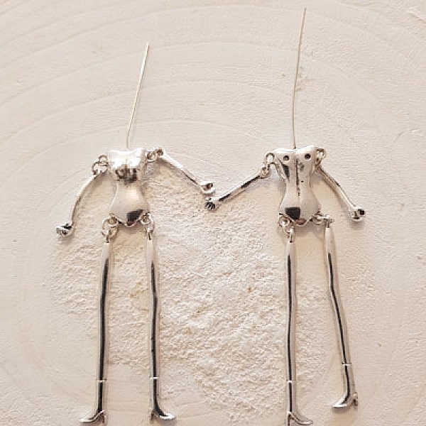 Dukkekropp i s&oslash;lvfarget metall, 12,5 cm.