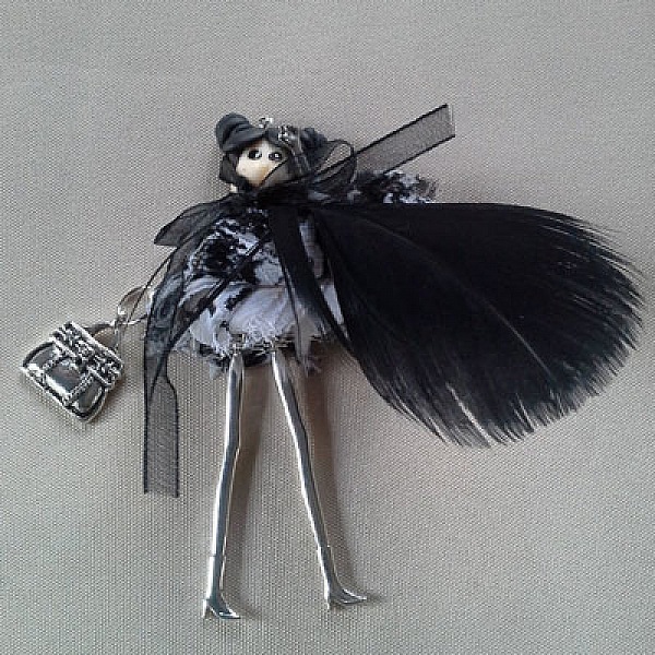 Dukkekropp i s&oslash;lvfarget metall, 12,5 cm.