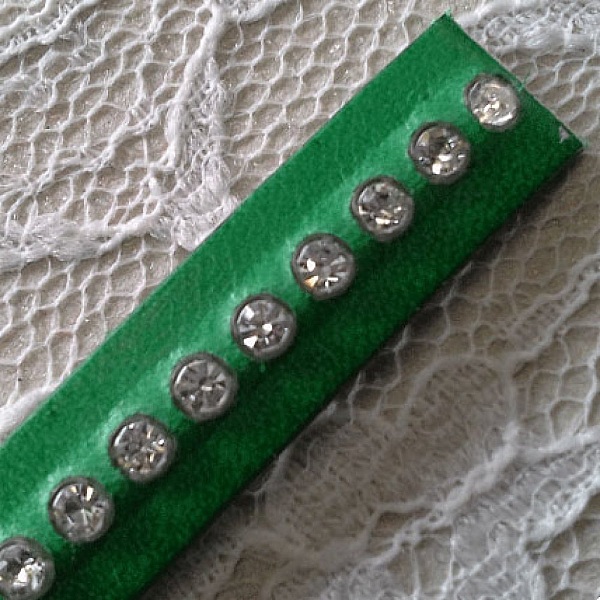 L&aelig;r B-Gr&oslash;nn 10 mm Swarovski Strass per 20 cm