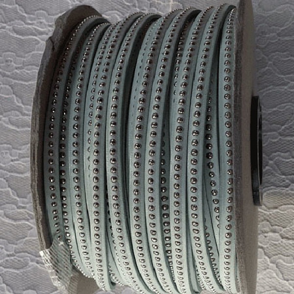 Pastellbl&aring; l&aelig;rkule 06 mm med nikkelfri kulekjede per 20 cm