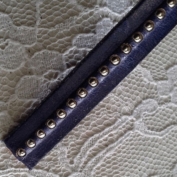 10 mm Dark Cobalt Ball Leather med nikkelfri kulekjede pr. 20 cm.
