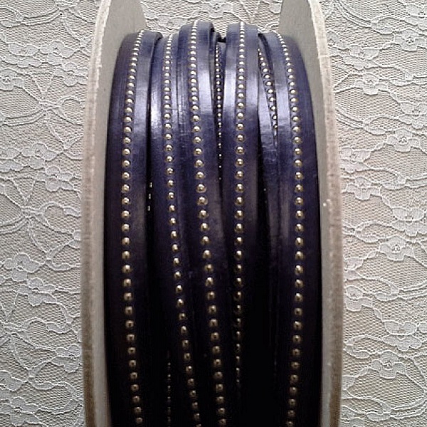 10 mm Dark Cobalt Ball Leather med nikkelfri kulekjede pr. 20 cm.