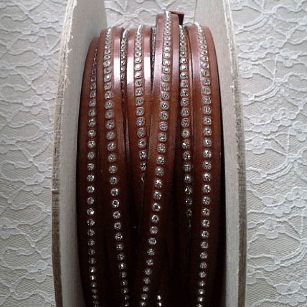 Bruno 10 mm skinn Swarovski strass per 20 cm