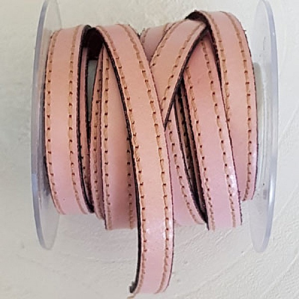 Flatt kalveskinn 10 mm x 20 cm Sydd 2 tr&aring;der.