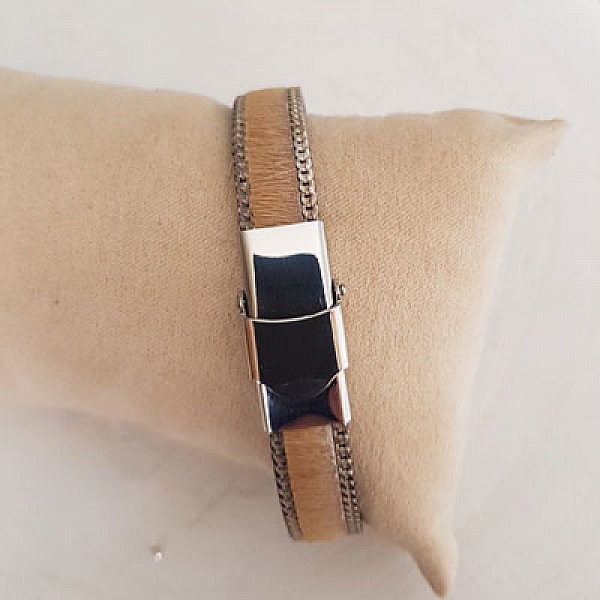 Flatt kalveskinn Beige 10 mm x 20 cm skinn og kjede