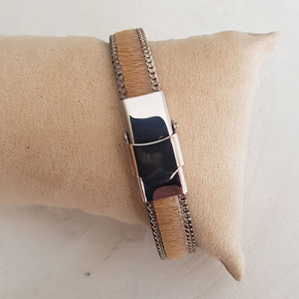 Flatt kalveskinn Beige 10 mm x 20 cm skinn og kjede