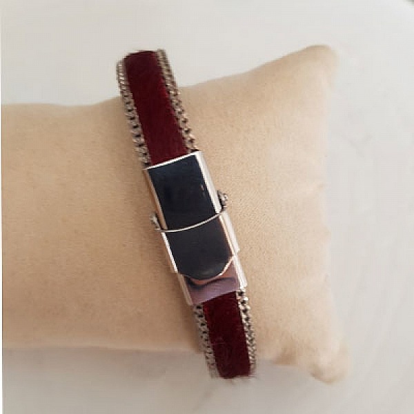 Flatt kalveskinn Bordeaux 10 mm x 20 cm skinn og kjede