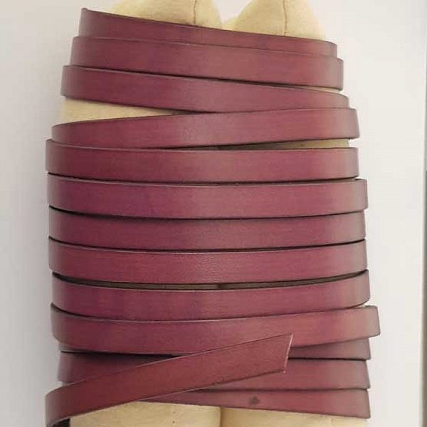 Flatt skinn Plomme 10 mm x 20 cm Glatt