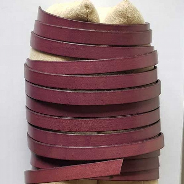 Flatt skinn Plomme 10 mm x 20 cm Glatt