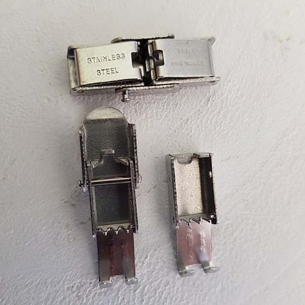 Flatt rosa kalveskinn 10 mm x 20 cm skinn og kjede