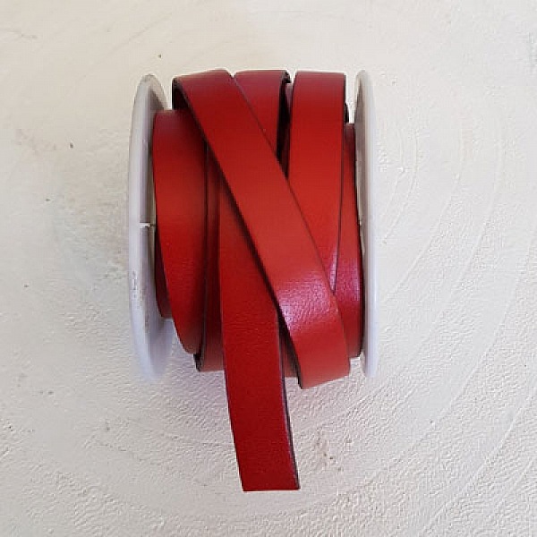 R&oslash;dt kalveskinn nr. 2 10 mm x 20 cm Glatt skinn