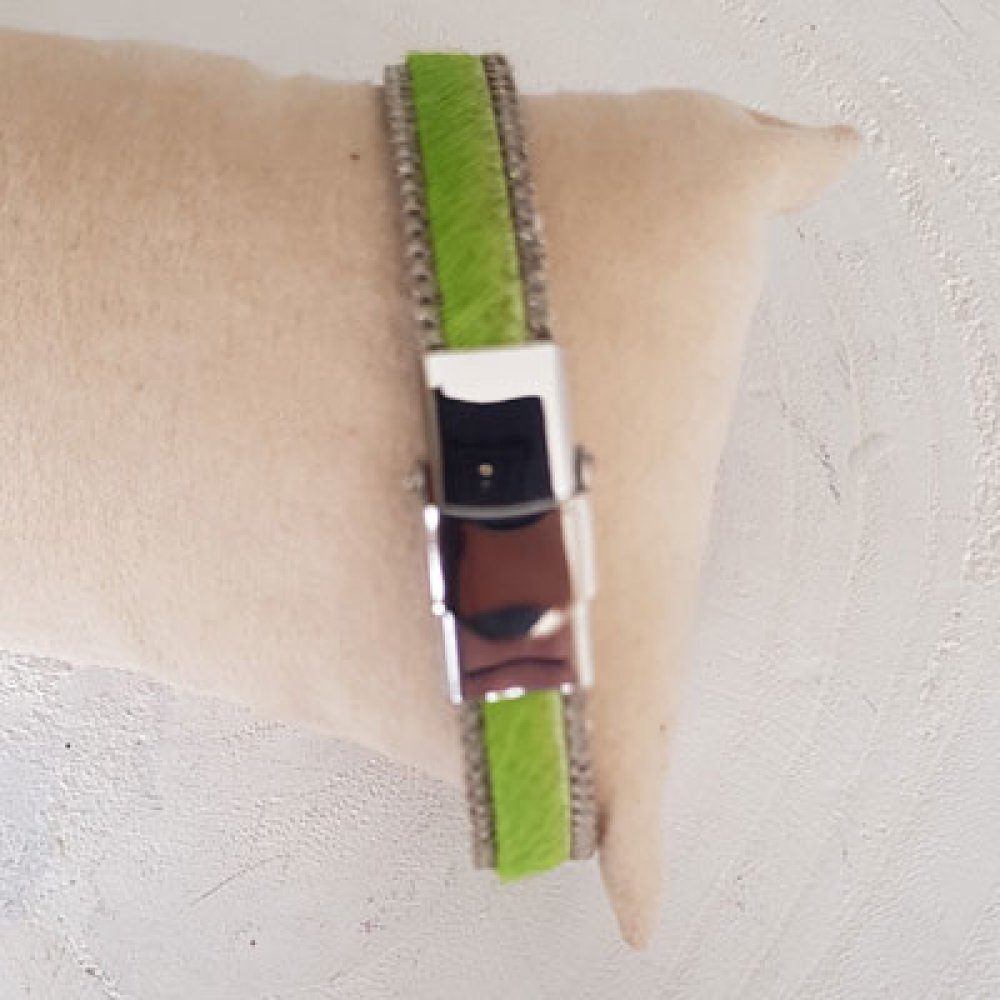 Anisgrønt flatt kalveskinn 10 mm x 20 cm skinn og kjede
