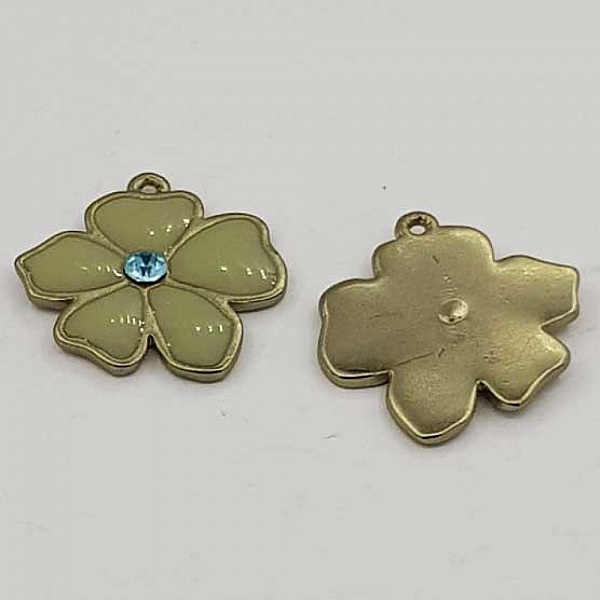 Blomst metall emalje 25 mm lysegr&oslash;nn