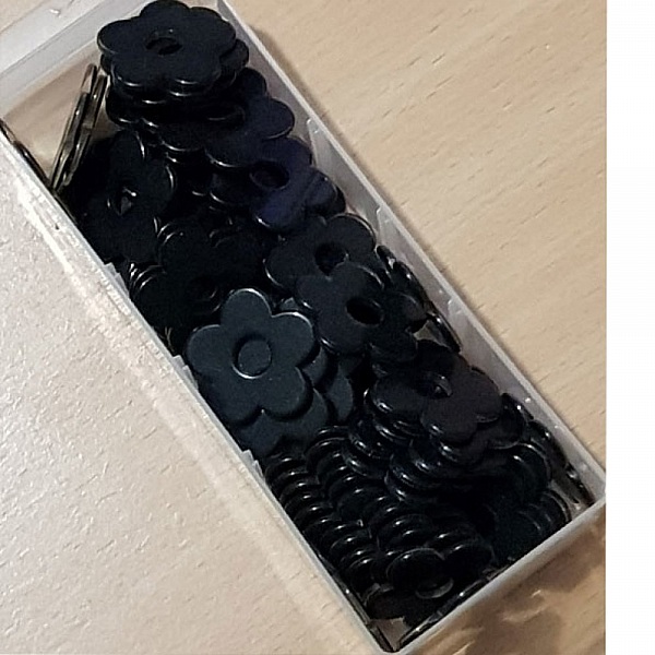 Syntetisk blomst 27 mm Svart