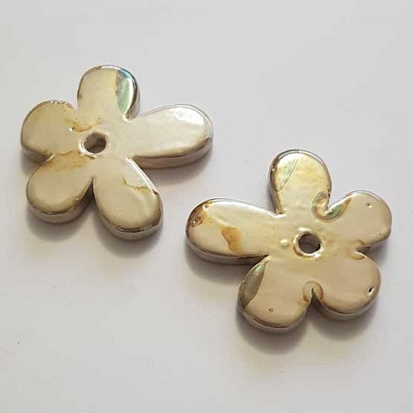 Grande Fleur en c&eacute;ramique &eacute;maill&eacute;e 47 x 50 mm