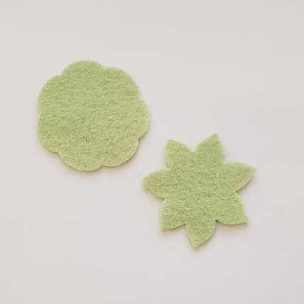 Jolie petite fleur en Feutrine 36 mm N&deg;11-04 x 2 pi&egrave;ces