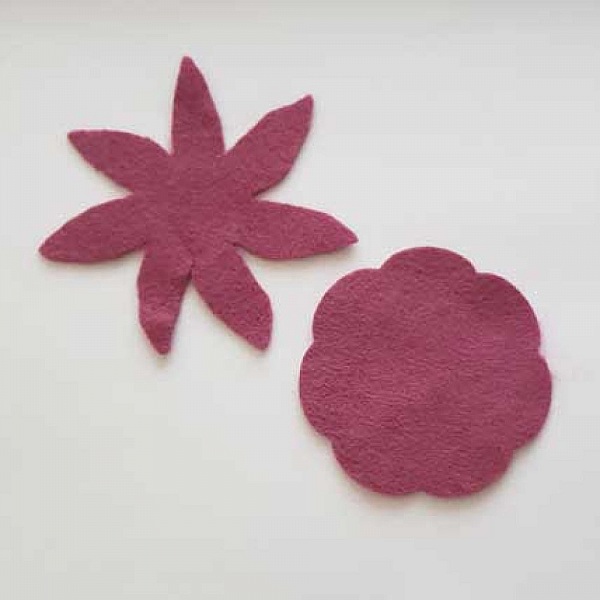 Jolie petite fleur en Feutrine 80 mm et 65 mm N&deg;20-21 x 2 pi&egrave;ces