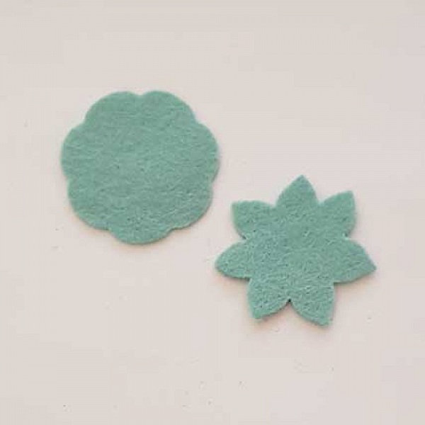 Jolie petite fleur en Feutrine 36 mm N&deg;15-04 x 2 pi&egrave;ces