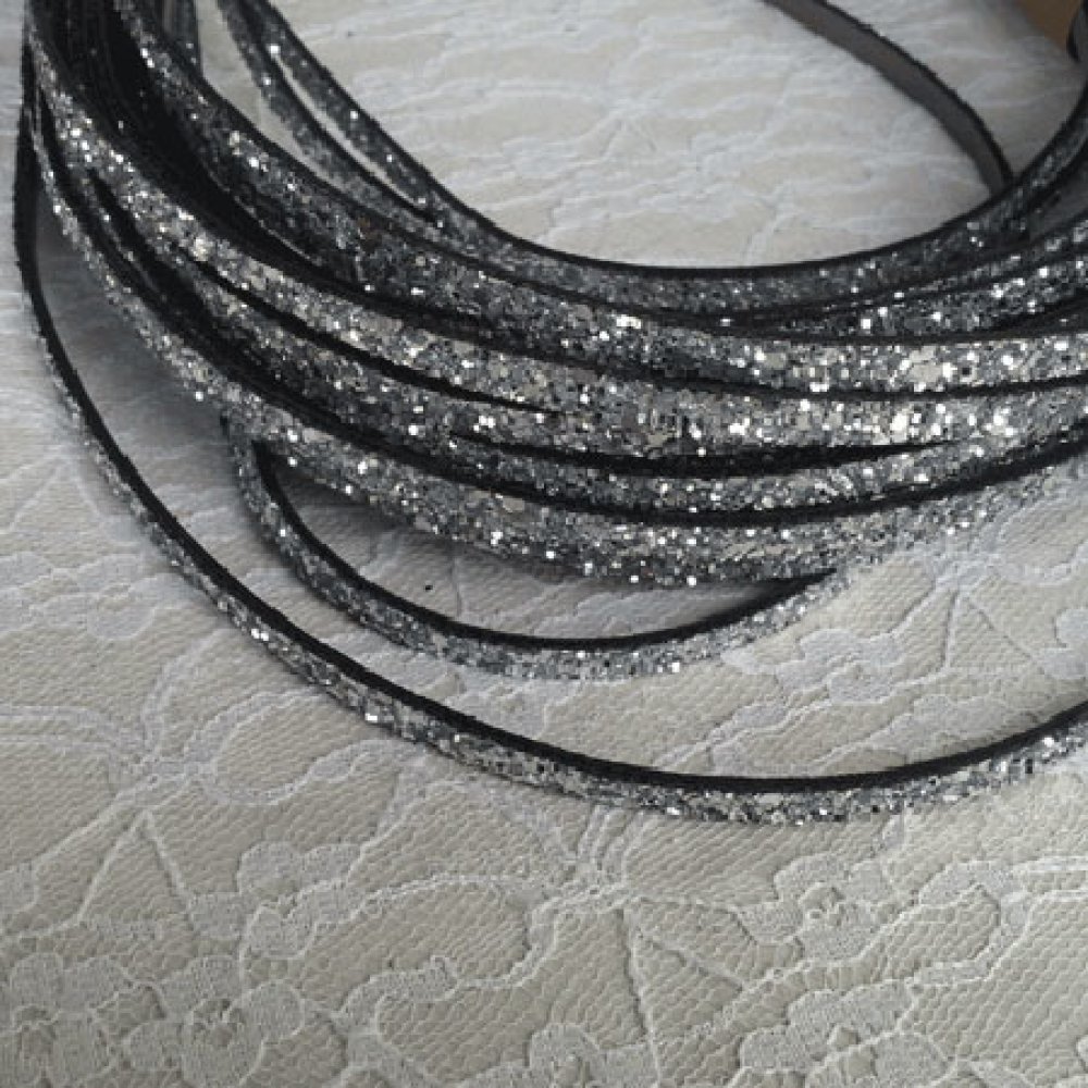 Sølv glitterrem 06 mm med skinnfôr per 20 cm