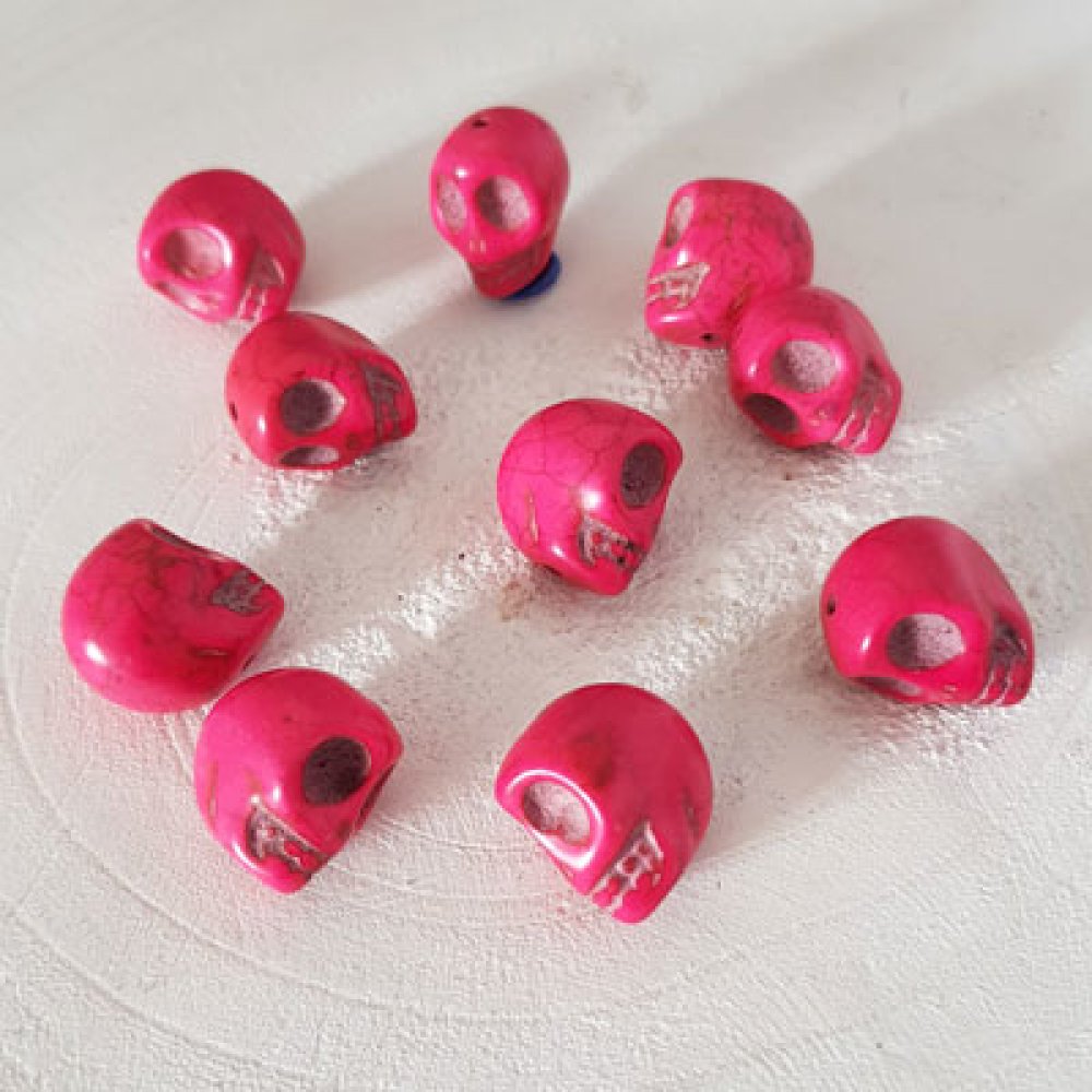 Lot 15 Howlite tonede hodeskaller 18 mm