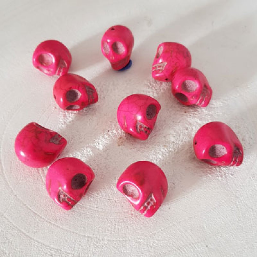 Lot 15 Howlite tonede hodeskaller 18 mm