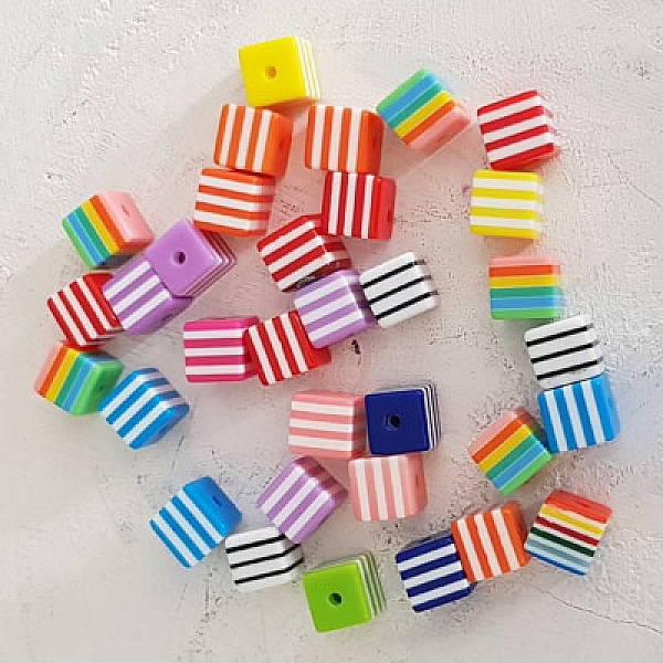 Sett med 33 assorterte perler 8 x 8 mm